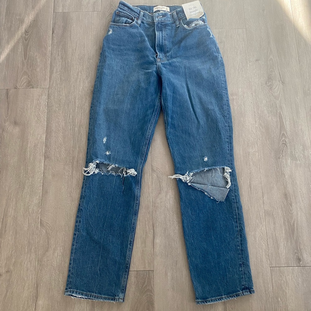 Abercrombie 90s Straight Ultra High Rise NWT Size 27